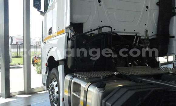 Buy Used Mercedes‒Benz 1722 White Truck in Windhoek in Namibia Buy Used Mercedes‒Benz 1722 White Truck in Windhoek in Namibia