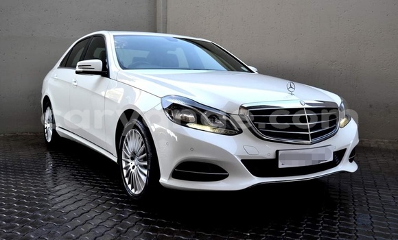Buy Used Mercedes-Benz E–Class White Car in Grootfontein in Namibia