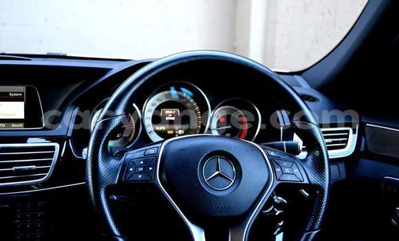 Buy Used Mercedes-Benz E–Class White Car in Grootfontein in Namibia Buy Used Mercedes-Benz E–Class White Car in Grootfontein in Namibia