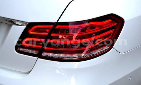 Buy Used Mercedes-Benz E–Class White Car in Grootfontein in Namibia Buy Used Mercedes-Benz E–Class White Car in Grootfontein in Namibia