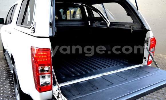 Buy Used Isuzu KB White Car in Grootfontein in Namibia Buy Used Isuzu KB White Car in Grootfontein in Namibia