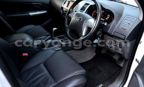 Acheter Occasion Voiture Toyota Hilux Blanc à Windhoek, Namibie Acheter Occasion Voiture Toyota Hilux Blanc à Windhoek, Namibie