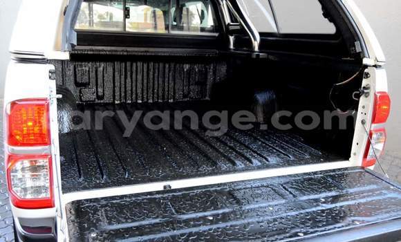 Acheter Occasion Voiture Toyota Hilux Blanc à Windhoek, Namibie Acheter Occasion Voiture Toyota Hilux Blanc à Windhoek, Namibie