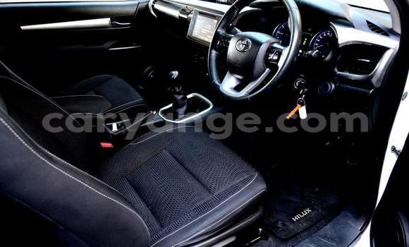 Acheter Occasion Voiture Toyota Hilux Blanc à Windhoek, Namibie Acheter Occasion Voiture Toyota Hilux Blanc à Windhoek, Namibie