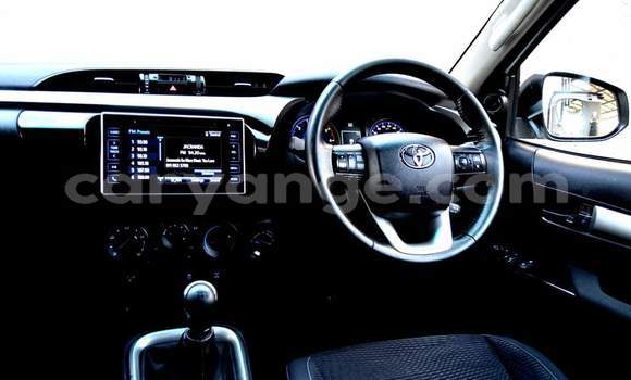 Acheter Occasion Voiture Toyota Hilux Blanc à Windhoek, Namibie Acheter Occasion Voiture Toyota Hilux Blanc à Windhoek, Namibie