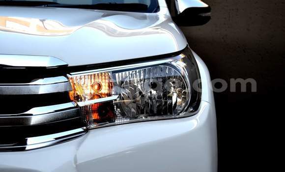 Acheter Occasion Voiture Toyota Hilux Blanc à Windhoek, Namibie Acheter Occasion Voiture Toyota Hilux Blanc à Windhoek, Namibie