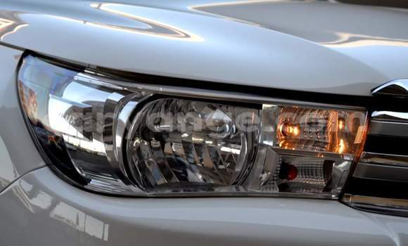 Acheter Occasion Voiture Toyota Hilux Blanc à Windhoek, Namibie Acheter Occasion Voiture Toyota Hilux Blanc à Windhoek, Namibie