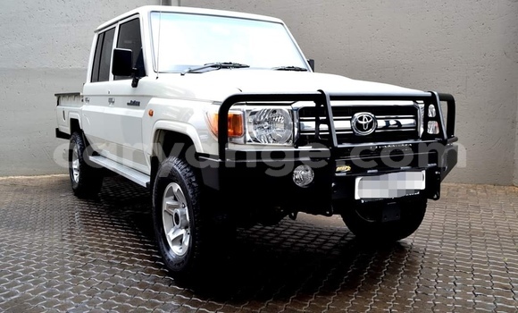 Buy Used Toyota Land Cruiser White Car in Windhoek in Namibia
