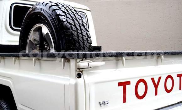 Buy Used Toyota Land Cruiser White Car in Windhoek in Namibia Buy Used Toyota Land Cruiser White Car in Windhoek in Namibia