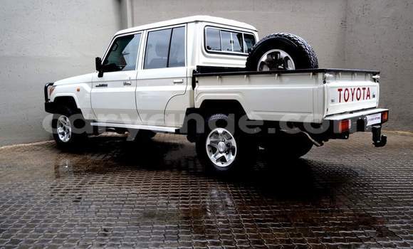 Buy Used Toyota Land Cruiser White Car in Windhoek in Namibia Buy Used Toyota Land Cruiser White Car in Windhoek in Namibia