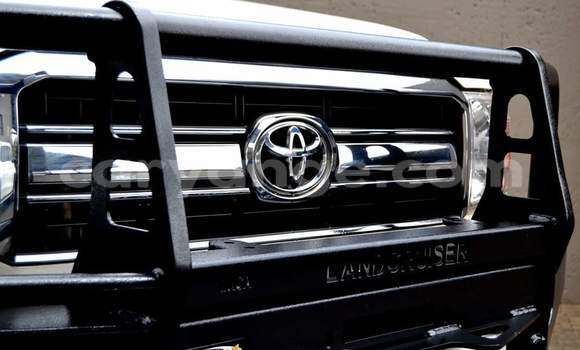 Buy Used Toyota Land Cruiser White Car in Windhoek in Namibia Buy Used Toyota Land Cruiser White Car in Windhoek in Namibia