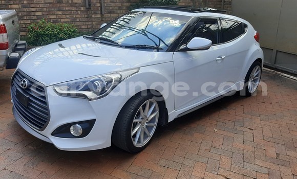 Buy Used Hyundai Veloster White Car in Gobabis in Omaheke