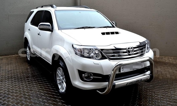 Buy Used Toyota Fortuner White Car in Windhoek in Namibia