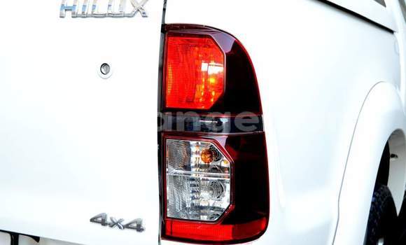 Acheter Occasion Voiture Toyota Hilux Blanc à Windhoek, Namibie Acheter Occasion Voiture Toyota Hilux Blanc à Windhoek, Namibie
