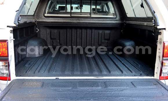 Acheter Occasion Voiture Toyota Hilux Blanc à Windhoek, Namibie Acheter Occasion Voiture Toyota Hilux Blanc à Windhoek, Namibie