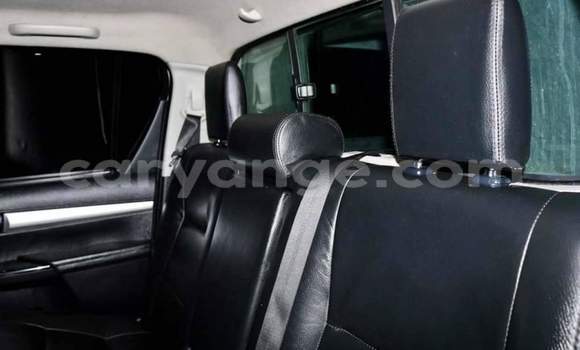 Acheter Occasion Voiture Toyota Hilux Blanc à Windhoek, Namibie Acheter Occasion Voiture Toyota Hilux Blanc à Windhoek, Namibie