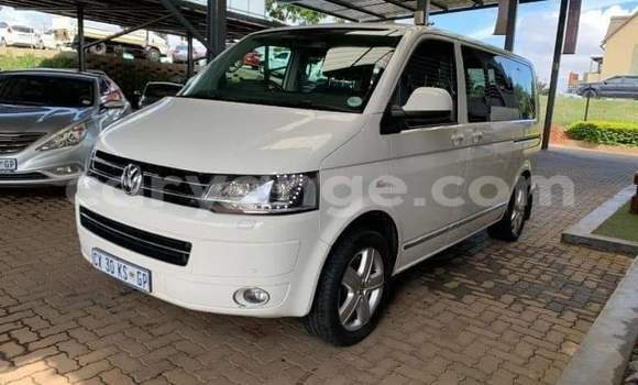 Acheter Occasion Voiture Volkswagen Caravelle Blanc à Windhoek, Namibie