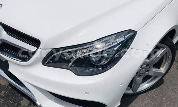 Buy Used Mercedes-Benz E–Class White Car in Windhoek in Namibia Buy Used Mercedes-Benz E–Class White Car in Windhoek in Namibia