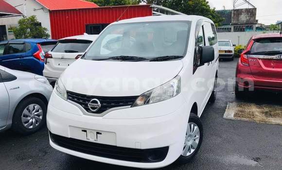 Buy Used Nissan NV200 White Car in Windhoek in Namibia