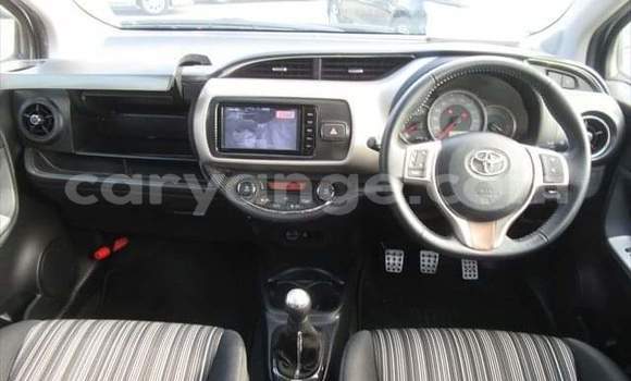 Acheter Occasion Voiture Toyota Vitz Gris à Windhoek, Namibie Acheter Occasion Voiture Toyota Vitz Gris à Windhoek, Namibie