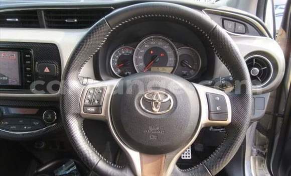 Acheter Occasion Voiture Toyota Vitz Gris à Windhoek, Namibie Acheter Occasion Voiture Toyota Vitz Gris à Windhoek, Namibie