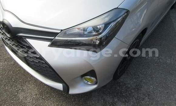 Acheter Occasion Voiture Toyota Vitz Gris à Windhoek, Namibie Acheter Occasion Voiture Toyota Vitz Gris à Windhoek, Namibie