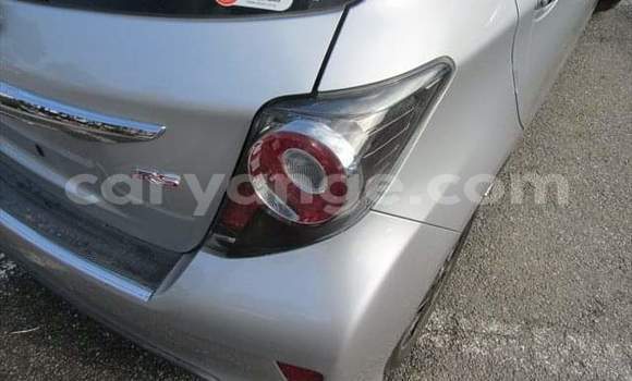 Acheter Occasion Voiture Toyota Vitz Gris à Windhoek, Namibie Acheter Occasion Voiture Toyota Vitz Gris à Windhoek, Namibie