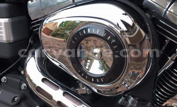 Acheter Occasion Moto Harley Davidson Dyna Noir à Grootfontein, Namibie Acheter Occasion Moto Harley Davidson Dyna Noir à Grootfontein, Namibie