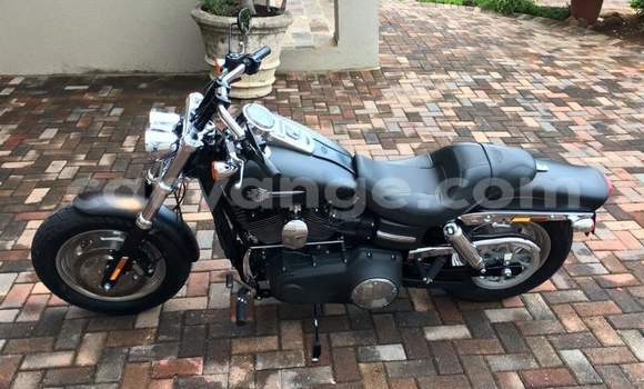 Acheter Occasion Moto Harley Davidson Dyna Noir à Grootfontein, Namibie Acheter Occasion Moto Harley Davidson Dyna Noir à Grootfontein, Namibie