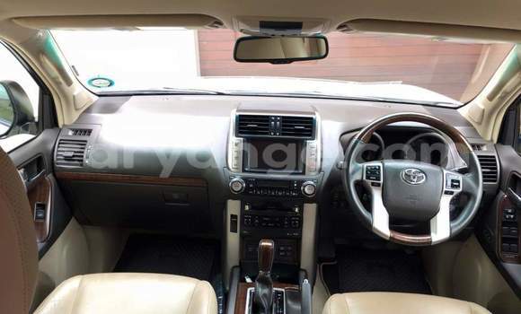 Acheter Occasion Voiture Toyota Land Cruiser Prado Blanc à Windhoek, Namibie Acheter Occasion Voiture Toyota Land Cruiser Prado Blanc à Windhoek, Namibie