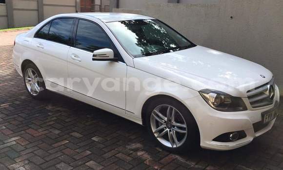 Acheter Occasion Voiture Mercedes-Benz C–Class Blanc à Grootfontein, Namibie
