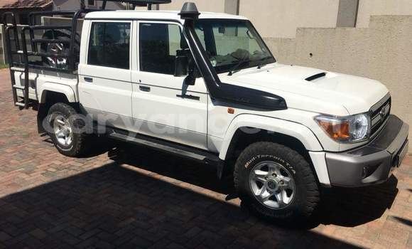 Buy Used Toyota Land Cruiser White Car in Grootfontein in Namibia