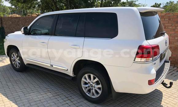 Acheter Occasion Voiture Toyota Land Cruiser Blanc à Windhoek, Namibie Acheter Occasion Voiture Toyota Land Cruiser Blanc à Windhoek, Namibie