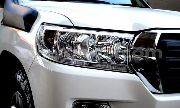 Acheter Occasion Voiture Toyota Land Cruiser Blanc à Windhoek, Namibie Acheter Occasion Voiture Toyota Land Cruiser Blanc à Windhoek, Namibie