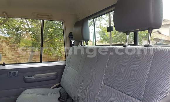 Acheter Occasion Voiture Toyota Land Cruiser Gris à Grootfontein, Namibie Acheter Occasion Voiture Toyota Land Cruiser Gris à Grootfontein, Namibie