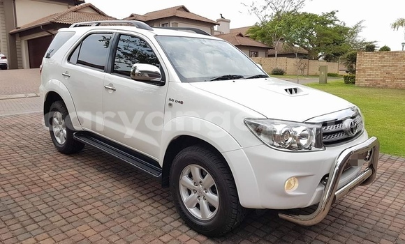 Buy Used Toyota Fortuner White Car in Windhoek in Namibia