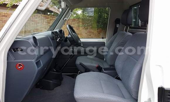 Buy Used Toyota Land Cruiser White Car in Windhoek in Namibia Buy Used Toyota Land Cruiser White Car in Windhoek in Namibia