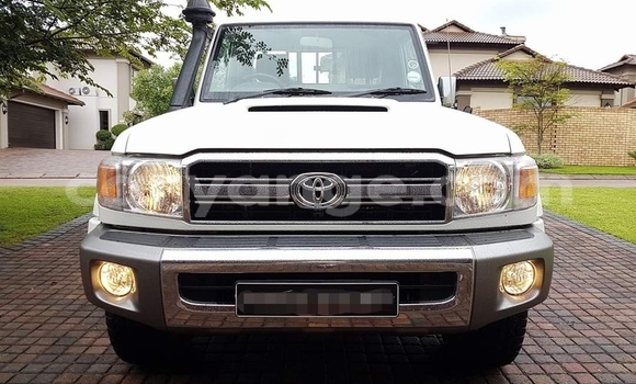 Buy Used Toyota Land Cruiser White Car in Windhoek in Namibia Buy Used Toyota Land Cruiser White Car in Windhoek in Namibia