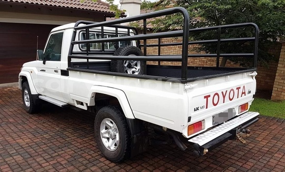 Buy Used Toyota Land Cruiser White Car in Windhoek in Namibia Buy Used Toyota Land Cruiser White Car in Windhoek in Namibia
