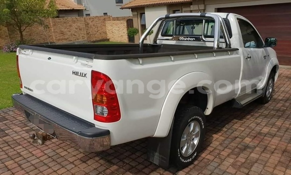 Buy Used Toyota Hilux White Car in Grootfontein in Namibia Buy Used Toyota Hilux White Car in Grootfontein in Namibia