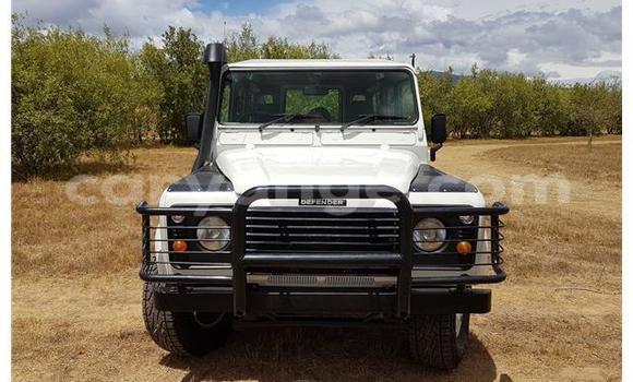 Buy Used Land Rover Defender White Car in Windhoek in Namibia Buy Used Land Rover Defender White Car in Windhoek in Namibia