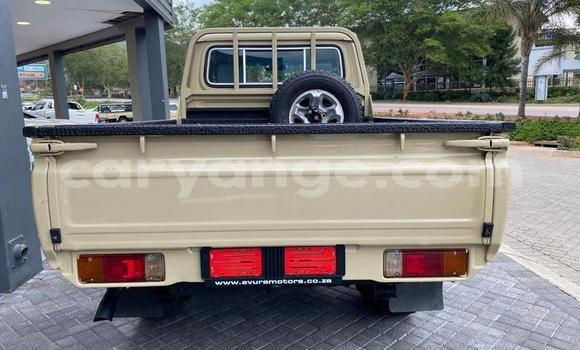Buy Used Toyota Land Cruiser Beige Car in Otavi in Oshikoto Buy Used Toyota Land Cruiser Beige Car in Otavi in Oshikoto