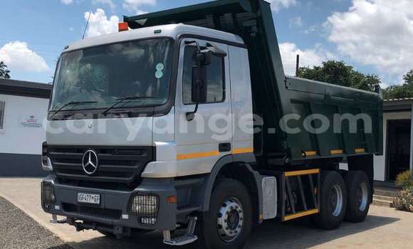 Buy Used Mercedes‒Benz 1117 Green Truck in Windhoek in Namibia
