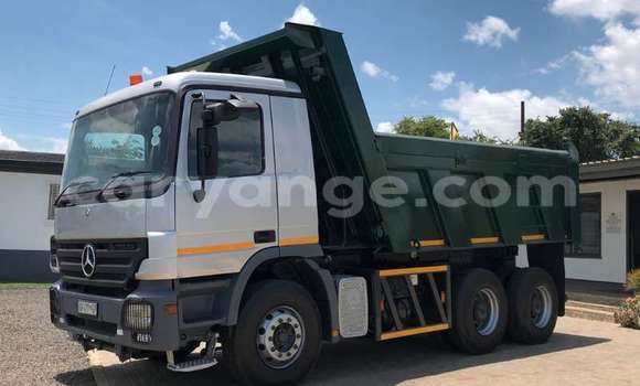 Buy Used Mercedes‒Benz 1117 Green Truck in Windhoek in Namibia Buy Used Mercedes‒Benz 1117 Green Truck in Windhoek in Namibia