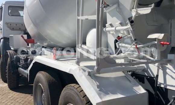 Acheter Occasion Utilitaire Caterpillar 120 Blanc à Gobabis, Omaheke Acheter Occasion Utilitaire Caterpillar 120 Blanc à Gobabis, Omaheke