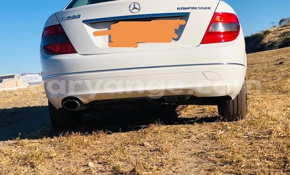 Acheter Occasion Voiture Mercedes-Benz C–Class Blanc à Windhoek, Namibie Acheter Occasion Voiture Mercedes-Benz C–Class Blanc à Windhoek, Namibie