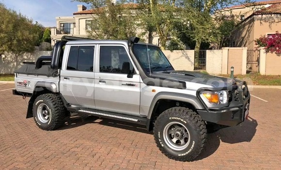 Buy Used Toyota Land Cruiser Silver Car in Windhoek in Namibia