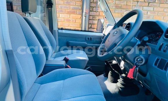Buy Used Toyota Land Cruiser Silver Car in Windhoek in Namibia Buy Used Toyota Land Cruiser Silver Car in Windhoek in Namibia
