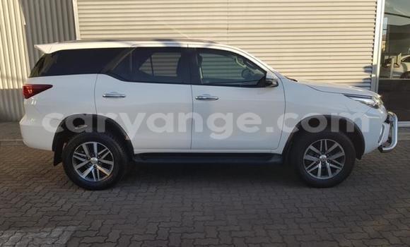Acheter Occasion Voiture Toyota Fortuner Blanc à Gobabis, Omaheke Acheter Occasion Voiture Toyota Fortuner Blanc à Gobabis, Omaheke