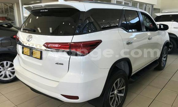 Acheter Occasion Voiture Toyota Fortuner Blanc à Gobabis, Omaheke Acheter Occasion Voiture Toyota Fortuner Blanc à Gobabis, Omaheke